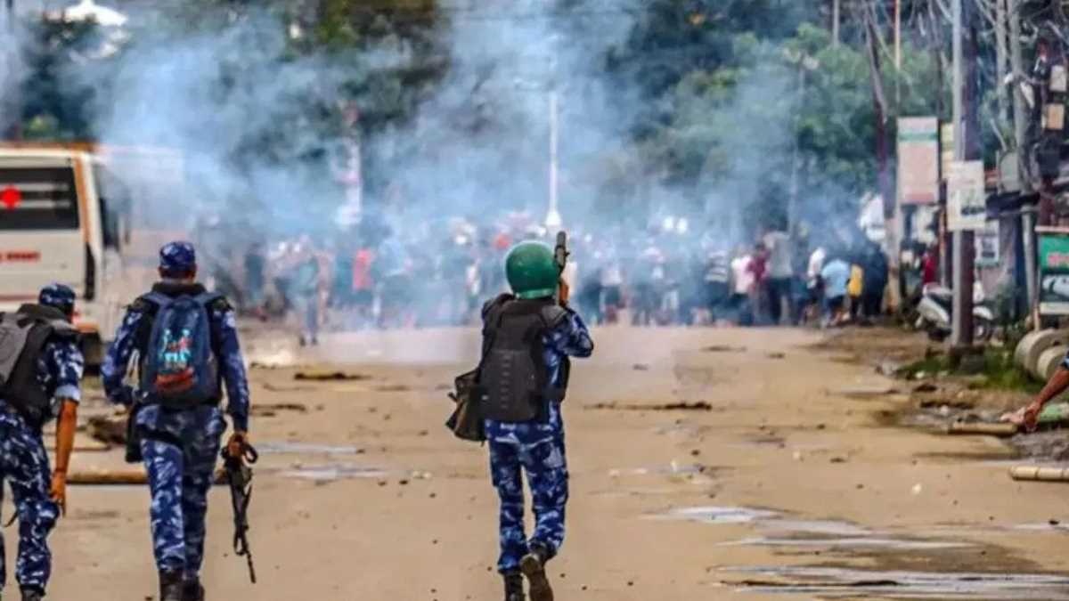 मणिपुर में ताजा हिंसा में 2 की मौत, 5 घायल मणिपुर में ताजा हिंसा में 2 की मौत, 5 घायल